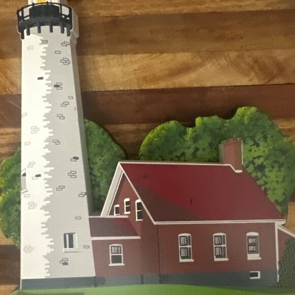 Sheilas Tawas Point Light Wooden Collectible 1997 East Tawas Michigan Landmark - Picture 2 of 8